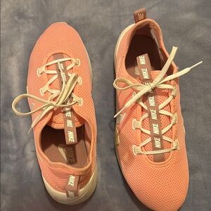 Nike Women's Peach Sneakers